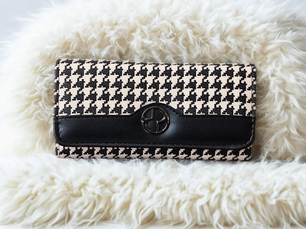 TagInstyle Cheqered Royal Wallet - Black